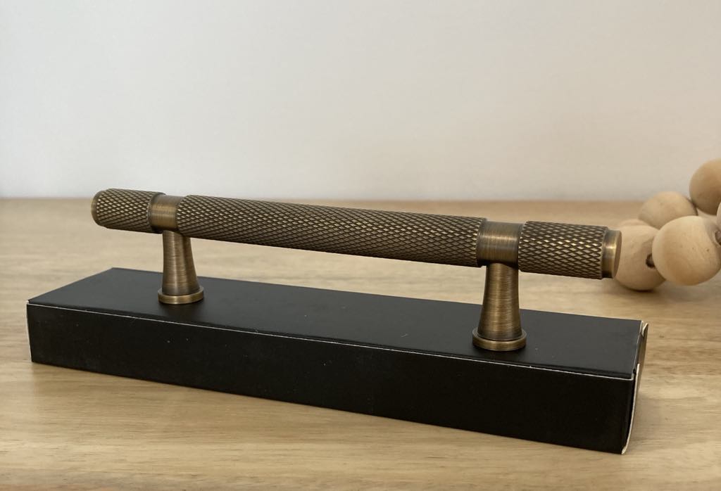 Cora Knurled Solid Brass Handle