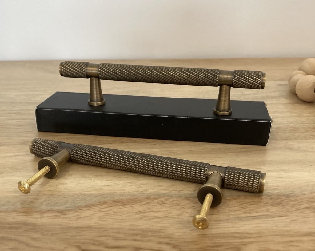 Cora Knurled Solid Brass Handle