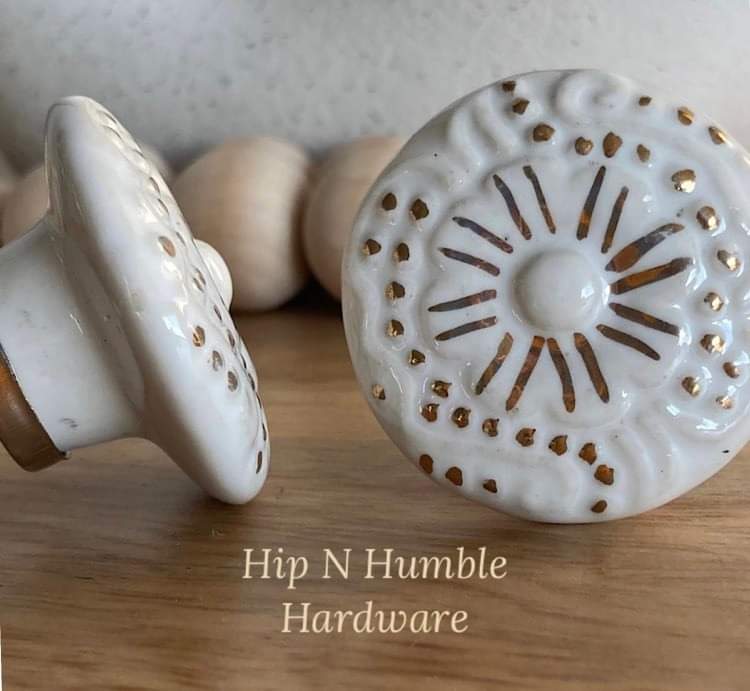 Gold and White Small Daisy Flat Ceramic Knob - Hip N Humble