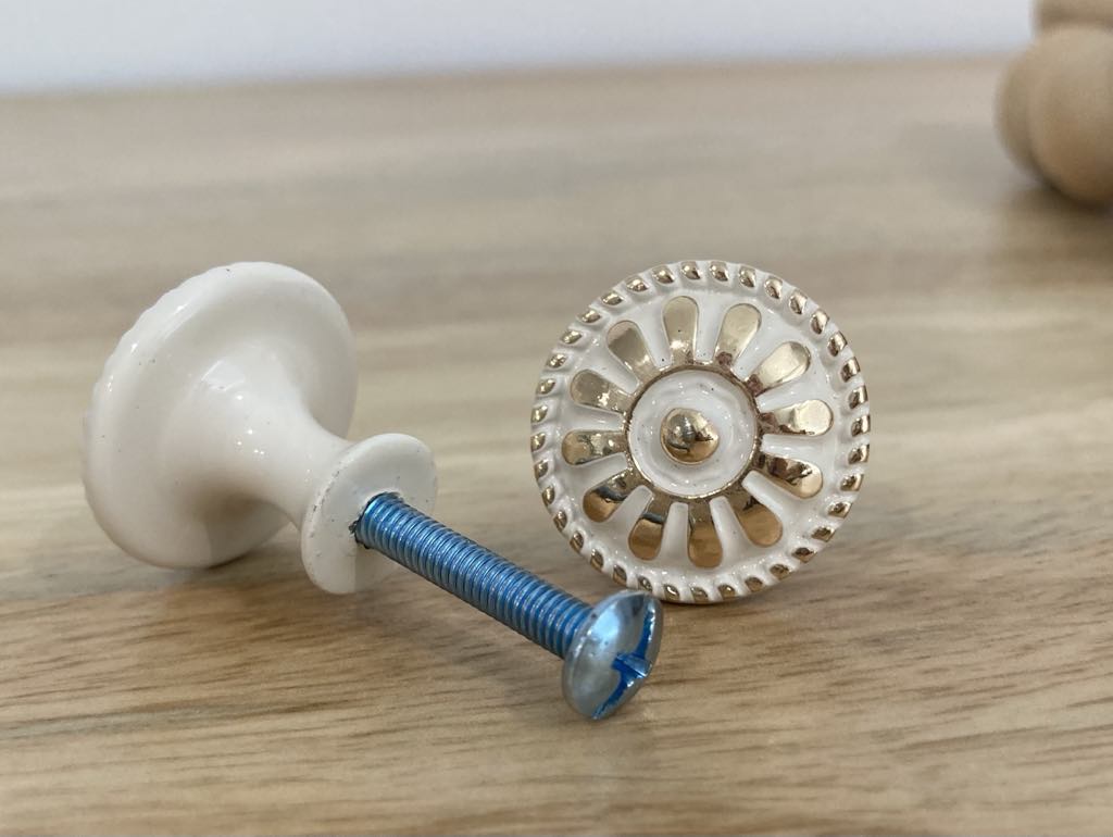 Pixie White and Gold Alloy Knob