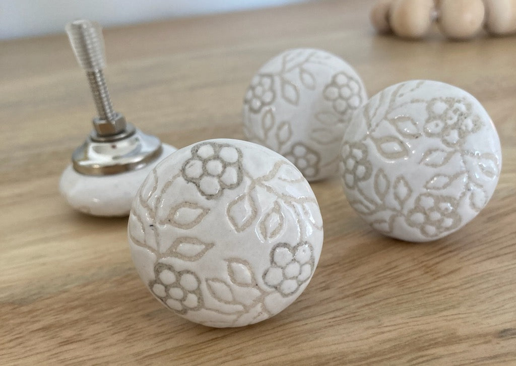 Cream Daisy Flat Ceramic Knob