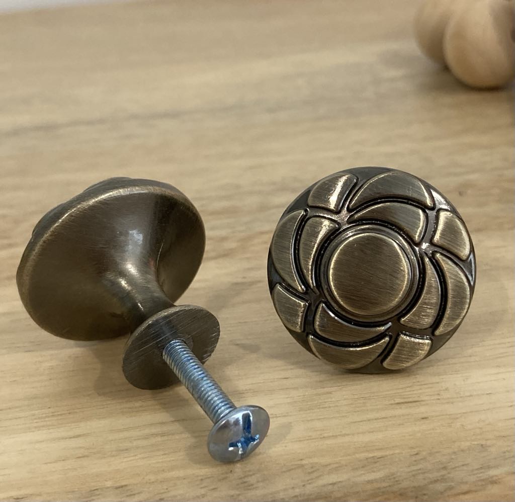 Evelyn Bronze Alloy Knob