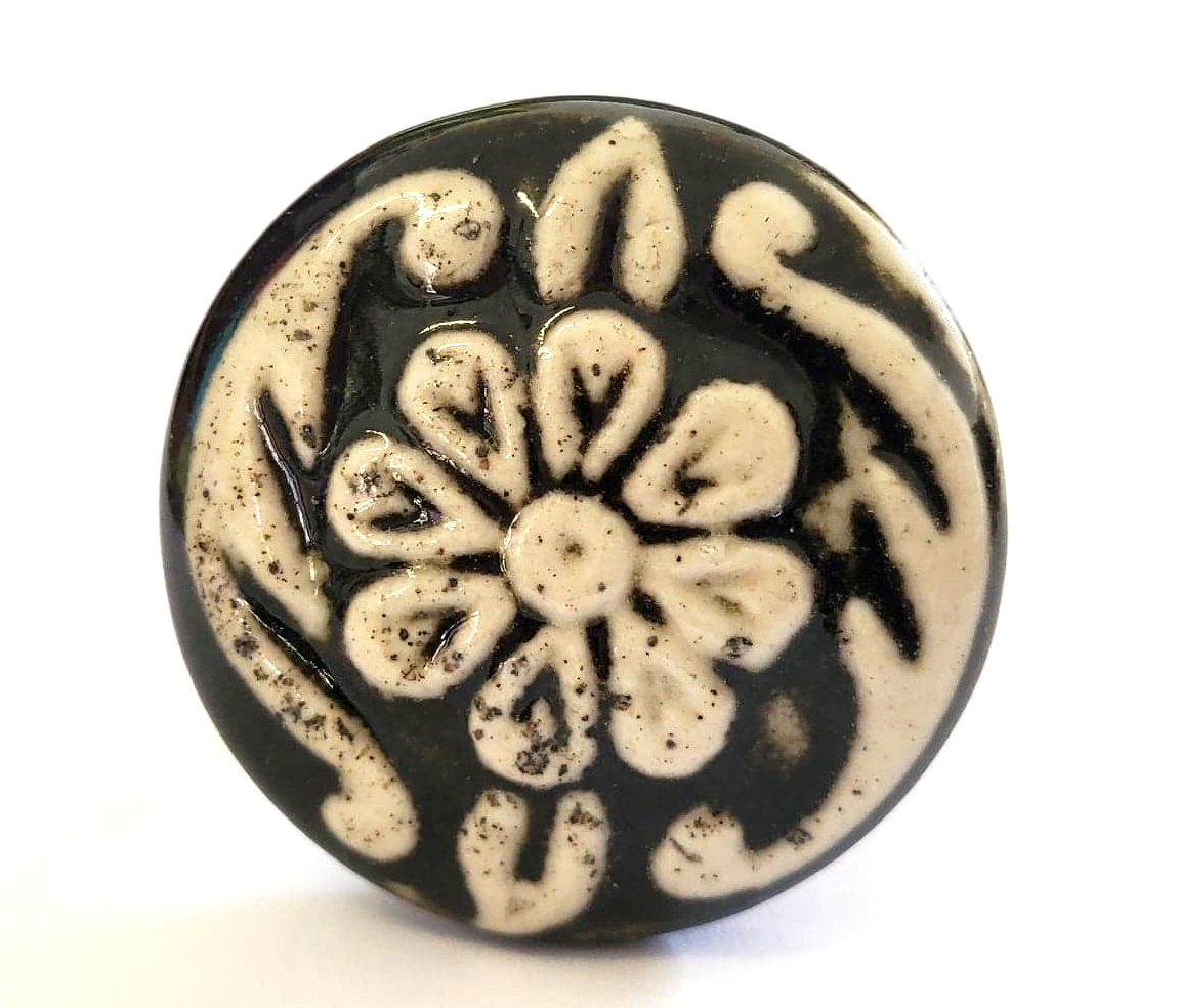 Black & White Daisy Flat Ceramic Knob - Hip N Humble