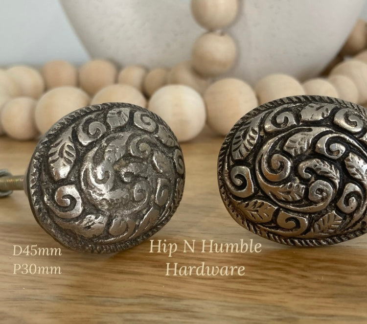 Metal Oval Shaped Knob - Hip N Humble