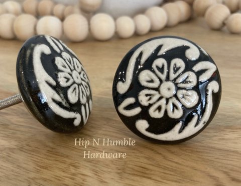 Black & White Daisy Flat Ceramic Knob - Hip N Humble