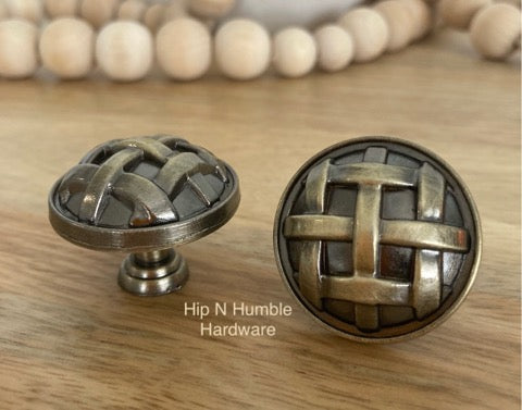 Lattice English Metal Knob - Hip N Humble