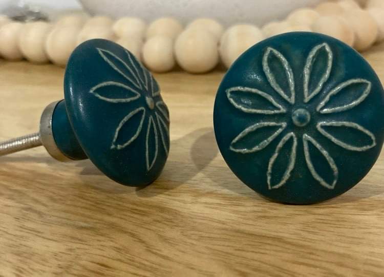 Flat Daisy Ceramic Knob - Hip N Humble