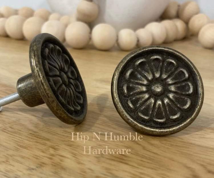 Gloss Antique English Metal Knob - Hip N Humble